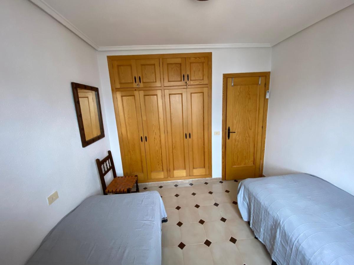 Orihuela Costa 2-Bedroom 1-Bath Renovated Vacation Rental On La Zenia Beach Bagian luar foto